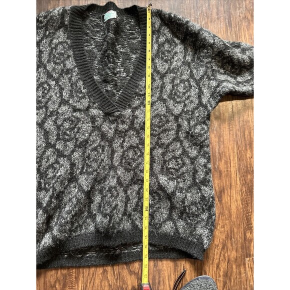 United Colours Of Benetton Sweater V Neck L Italy 3/4 Sleeves Black Grey VTG - Picture 8 of 11